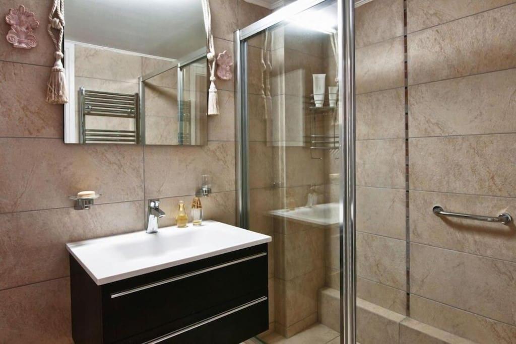 Acropolis Luxury House * Atény
